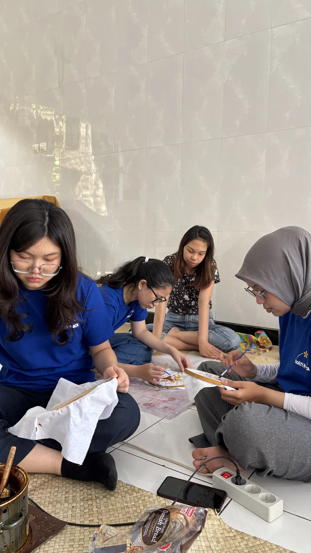 Proses kecil yang saling dibantu